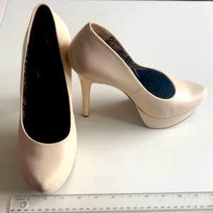 Jessica Simpson size 10, 5.5 inch heels cream